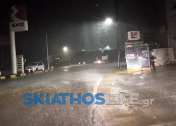 Σοβαρά πλημμυρικά προβλήματα στη Σκιάθο – Παρασύρθηκαν δύο αυτοκίνητα